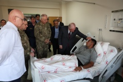 Bakan Yaşar Güler'den GATA'da tedavi gören Mehmetçiklere ziyaret