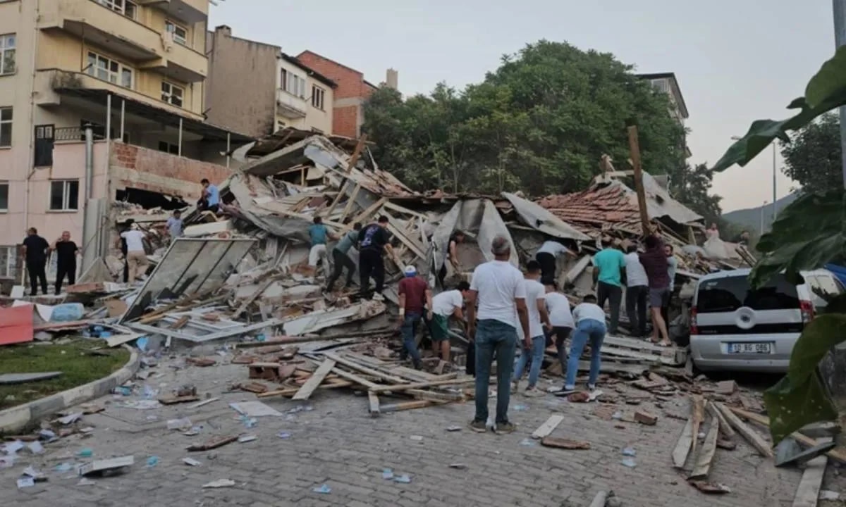 Balıkesir Depreminde Kaç Ev Yıkıldı, Kaç Kişi Öldü?