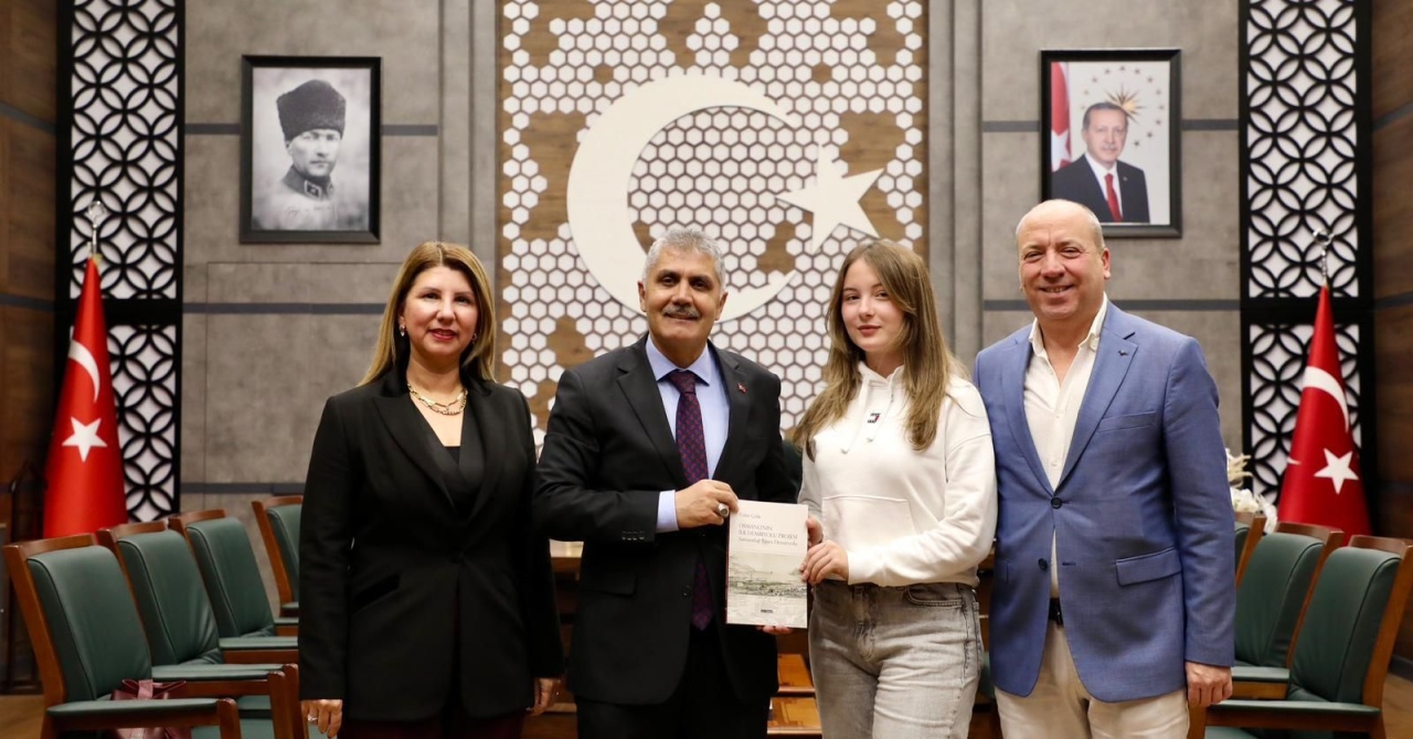 Başarılı öğrenci Elifnaz Özdamar’dan Vali Cahit Çelik’e ziyaret