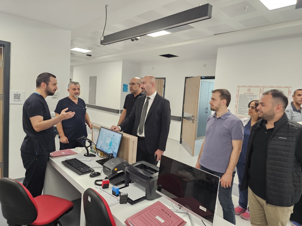 Başhekim Doç. Dr. Zor yeni ek binada denetimlerde bulundu