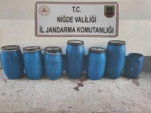 Bor’da yüzlerce litre kaçak şarap ele geçirildi