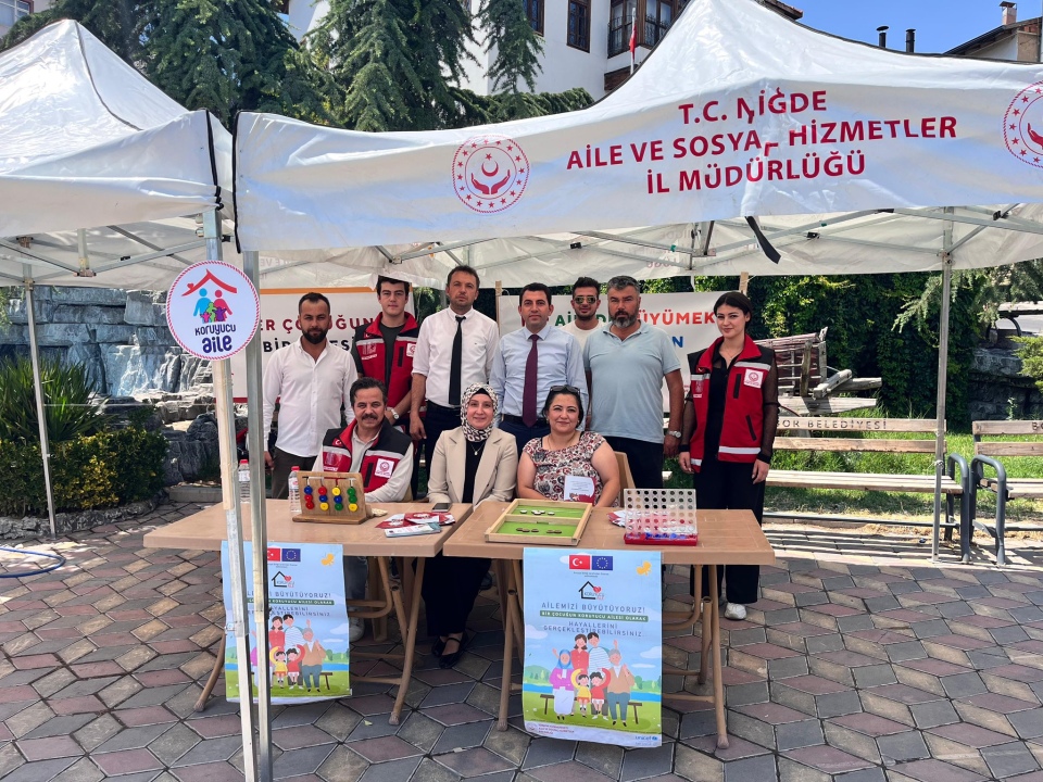 Bor’da koruyucu ailelik tanıtımı için bilgilendirme standı açıldı