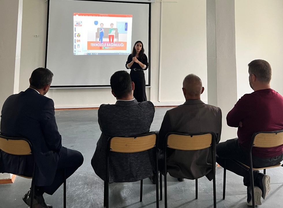 Bor’da Muhtarlara Teknoloji Bağımlılığı Eğitimi