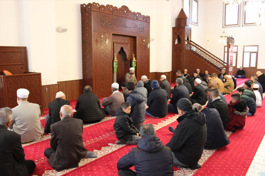 Bor’da Sabah Namazı Sonrası Filistin İçin Dua Edildi