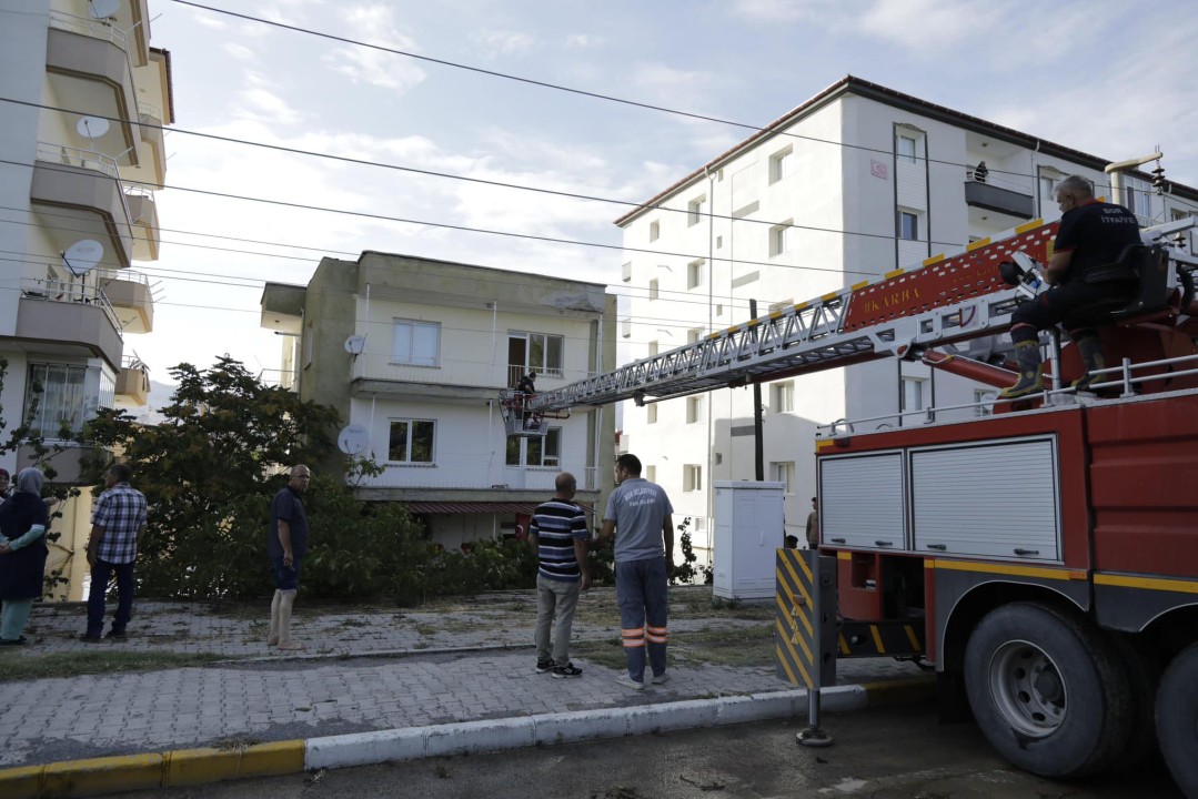 Bor’da Vatandaşlar Mahsur Kaldı Belediye Kurtarma Çalışmalarına Başladı!