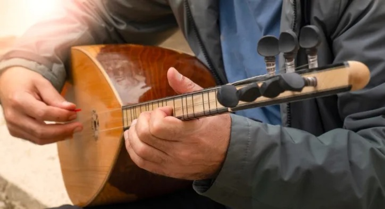 Bor Halk Eğitimi Merkezi’nde bağlama kursu başlıyor