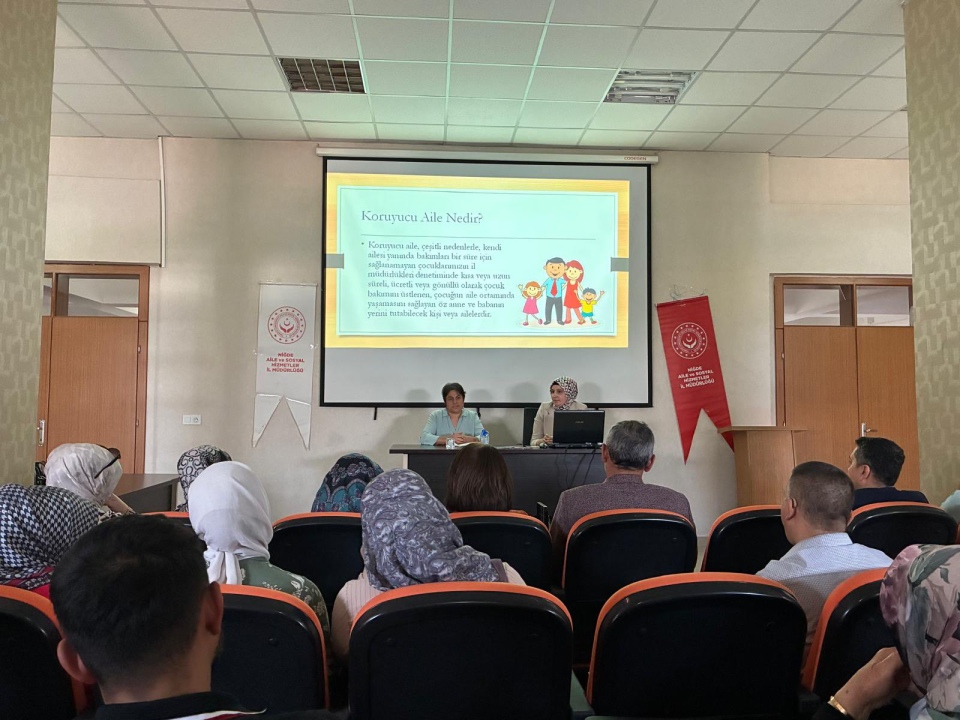 Bor Kaymakamlığı personeline koruyucu aile hizmeti anlatıldı