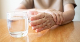 Bu belirtiler varsa Parkinson hastası olabilirsiniz!