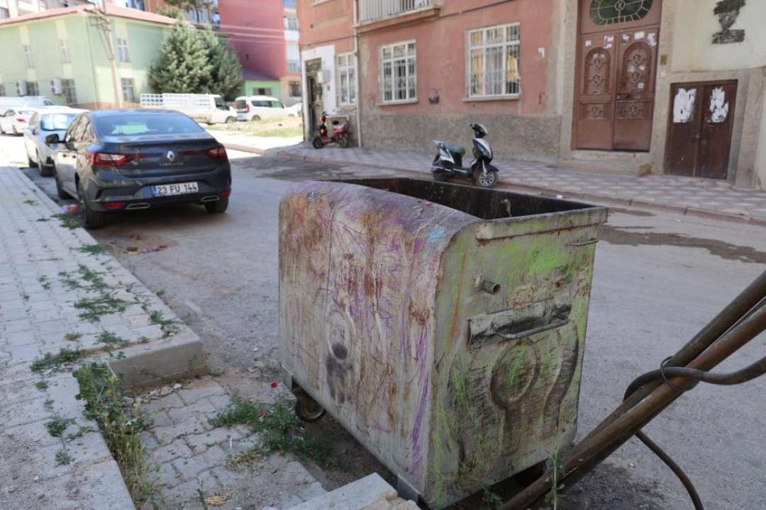 Bu ne vicdansızlık! Yeni doğan bebeğini çöpe attı