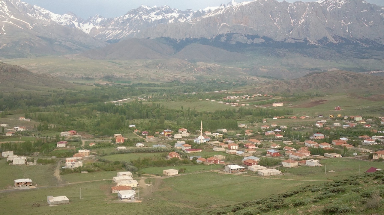 Burç Köyü’ne yeni içme suyu ve kanalizasyon hattı yapılacak