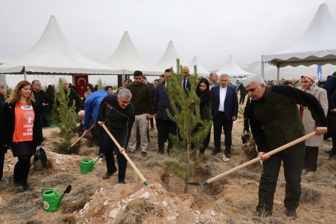 Çamardı’nda 45 Bin Fidan Toprakla Buluştu