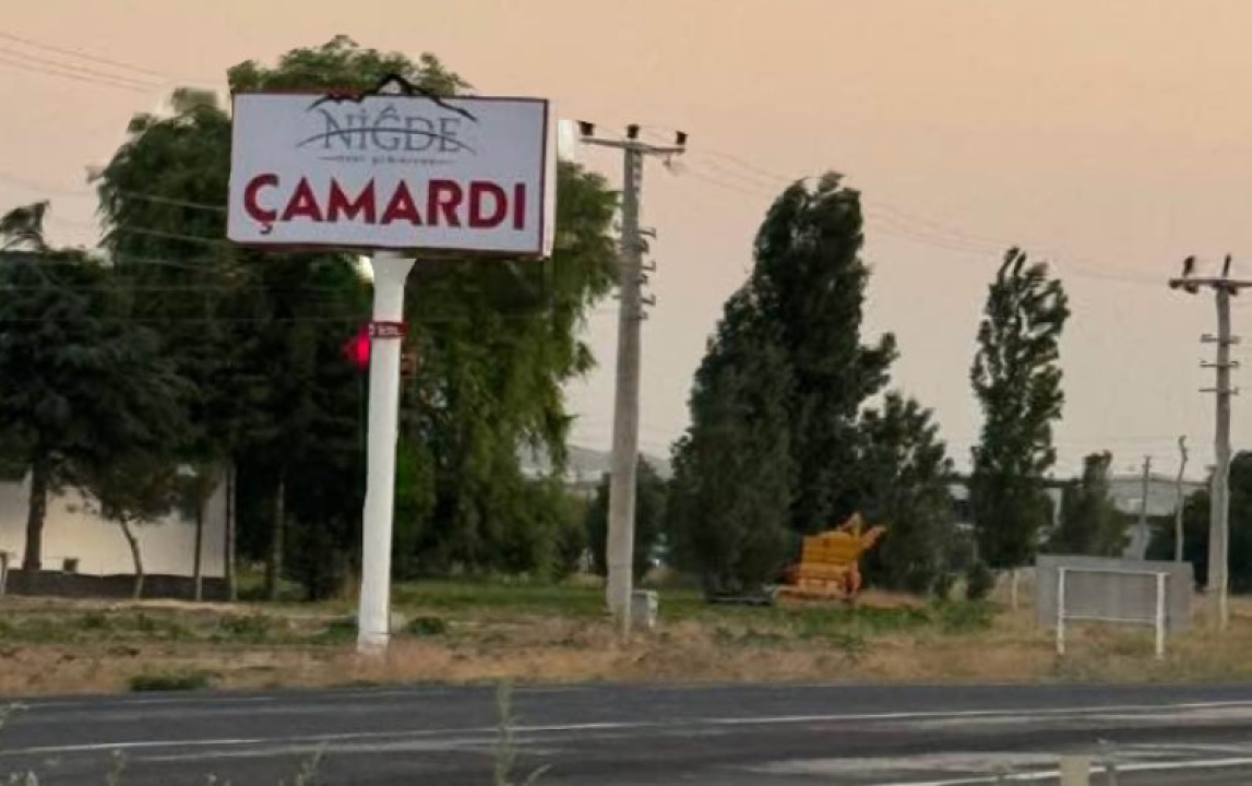 Çamardı-Ovacık Yol Ayrımına “ÇAMARDI” Levhası Asıldı