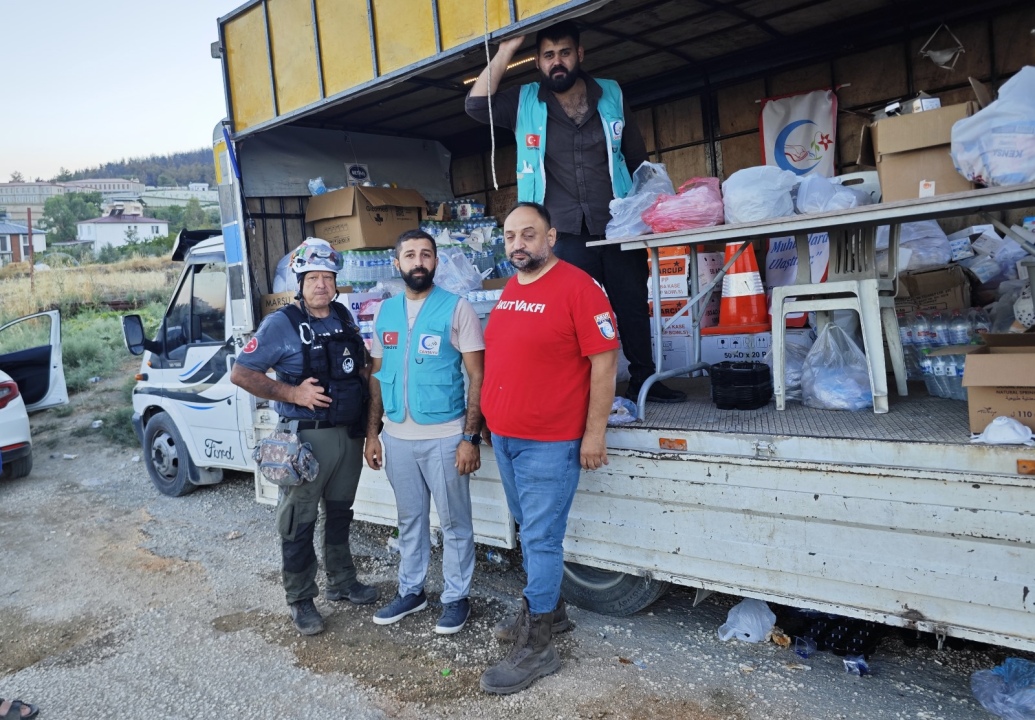 Cansuyu Derneği'nden Hatay’daki yangınla mücadele ekiplerine destek
