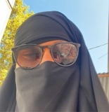 Çarşafla Sokakta Gezen Erkek Şahıs Gözaltına Alındı
