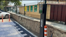 Çatıda üretiliyor, bina girişinde satılıyor
