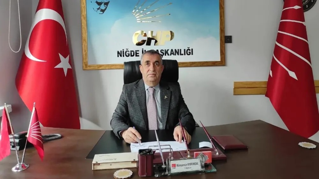 CHP, anma programının ardından basın açıklamasına hazırlanıyor 