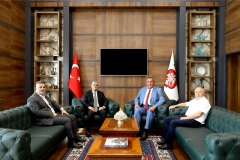 CHP’li Gürer ve beraberindeki heyet, Vali Cahit Çelik’i ziyaret etti