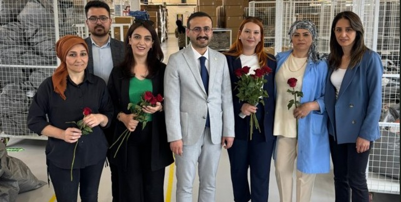 CHP’li Özen ve Özel’den Emekçi Kadınlara Anneler Günü Sürprizi