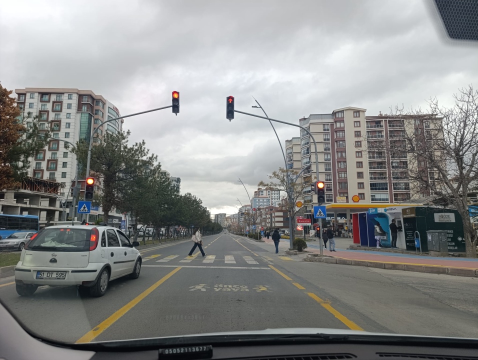 CHP’li Şen’den AVM önündeki trafik ışığına tepki