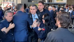  CHP Lideri Özgür Özel’e Yumruklu Saldırı