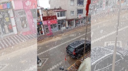 Çiftlik ilçesinde kar yağışı etkili oldu