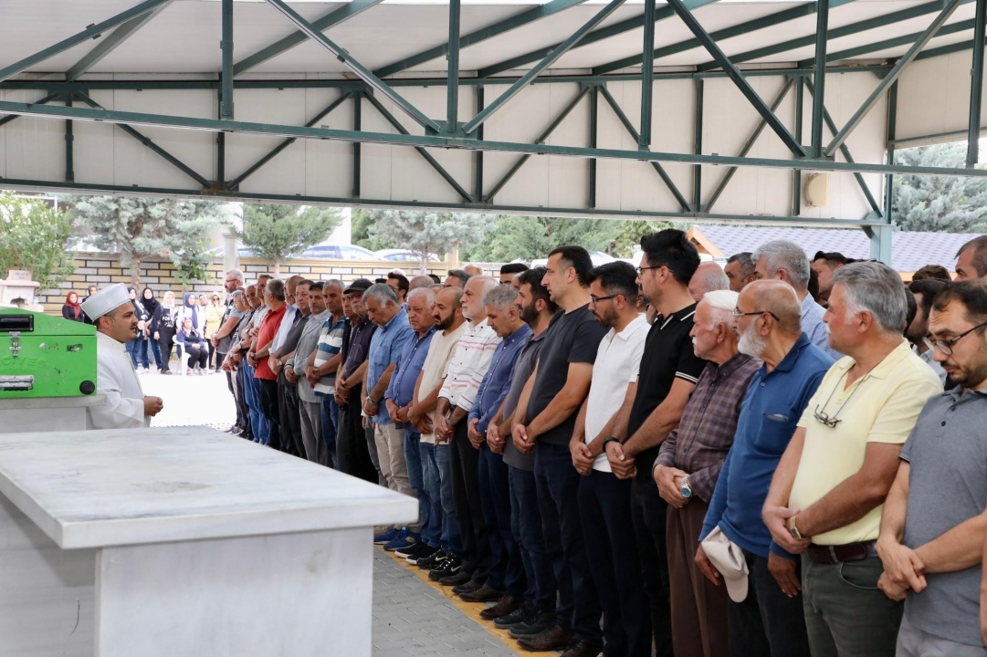 Çiftlik Kula İlkokulu Müdür Yardımcısı Ali Arısoy Son Yolculuğuna Uğurlandı