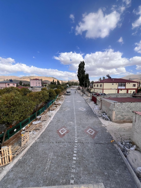Çiftlik’te Yol ve Kaldırım Çalışmalarında Sona Gelindi