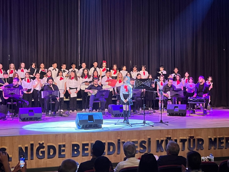 Çocuk Korosu, şarkılarıyla beğeni topladı