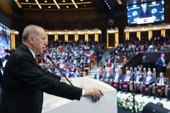 Cumhurbaşkanı Erdoğan: Fırsatçılık peşinde koşanlara kesinlikle nefes aldırmayacağız