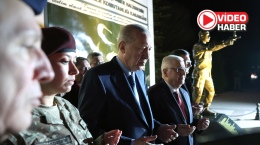 Cumhurbaşkanı Erdoğan, Ömer Halisdemir’in anıtı önünde dua etti