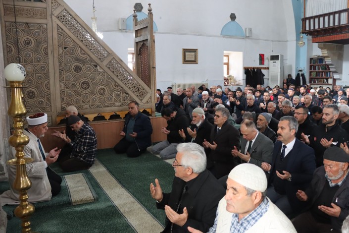 Niğde'de depremde hayatını kaybedenler için mevlid 