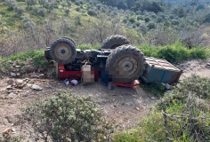 Devrilen traktör, aynı aileden 3 kişiyi hayattan kopardı