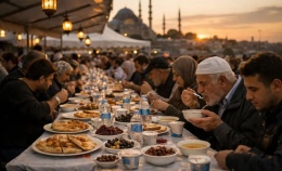 Diyanet Cevapladı: Yemek Hazırlarken Tadına Bakmak Orucu Sakatlar mı?