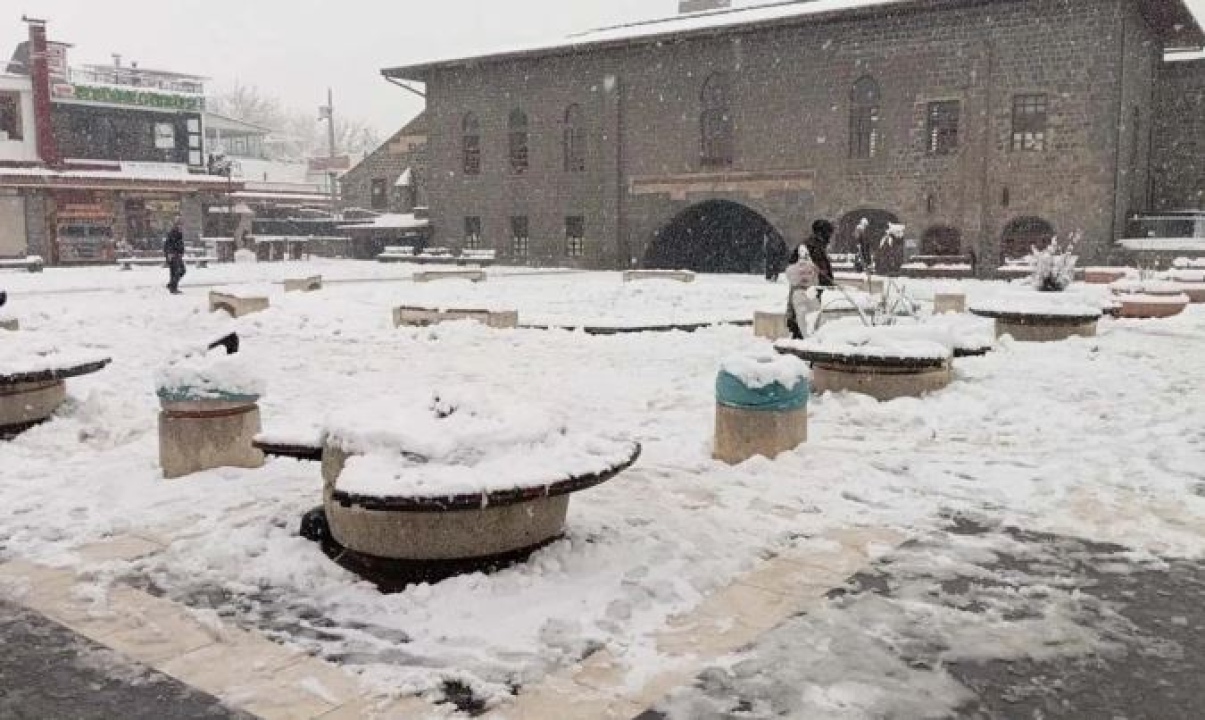 Diyarbakır'da 5 Ocak 2026 Pazartesi günü okullar tatil mi? Valilik açıklaması takip edildi