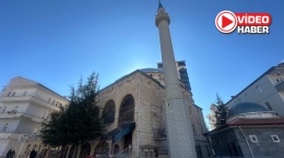 Doğal gaz patlamasında hasar alan camii ibadete kapatıldı