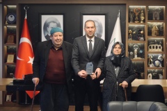 Efe çiftinden, Merkez Cami’ye rekor bağış 