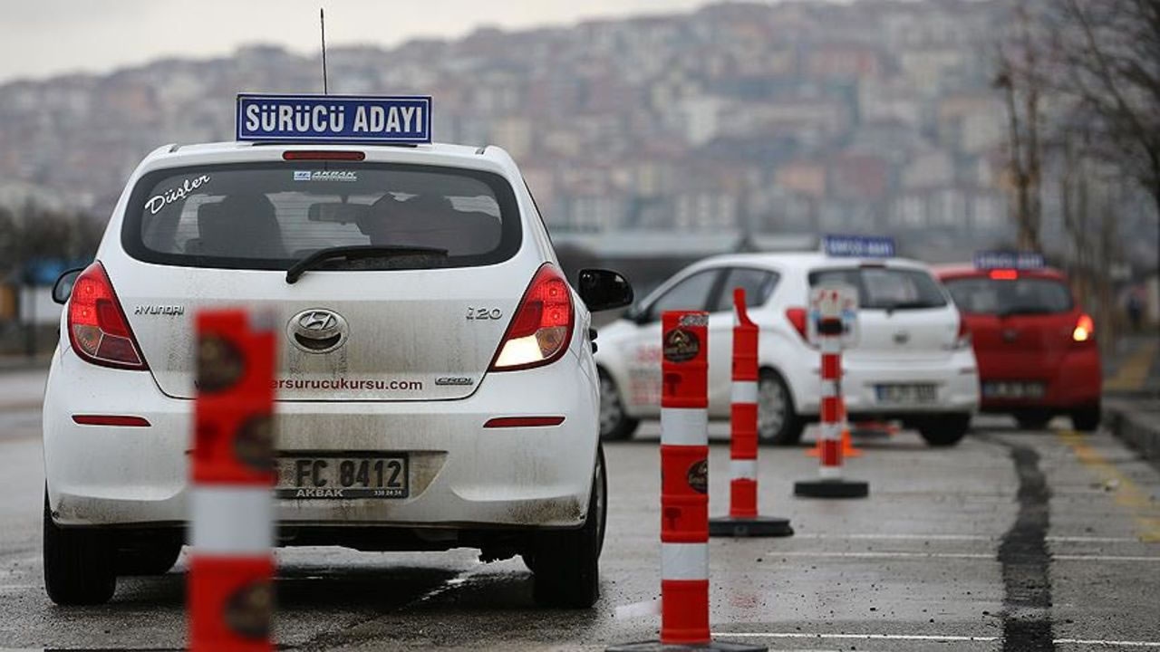 Ehliyet Sınavları Ne Zaman Yapılacak? İstanbul'da Kar Engeli Sonrası Yeni Tarih Bekleniyor!