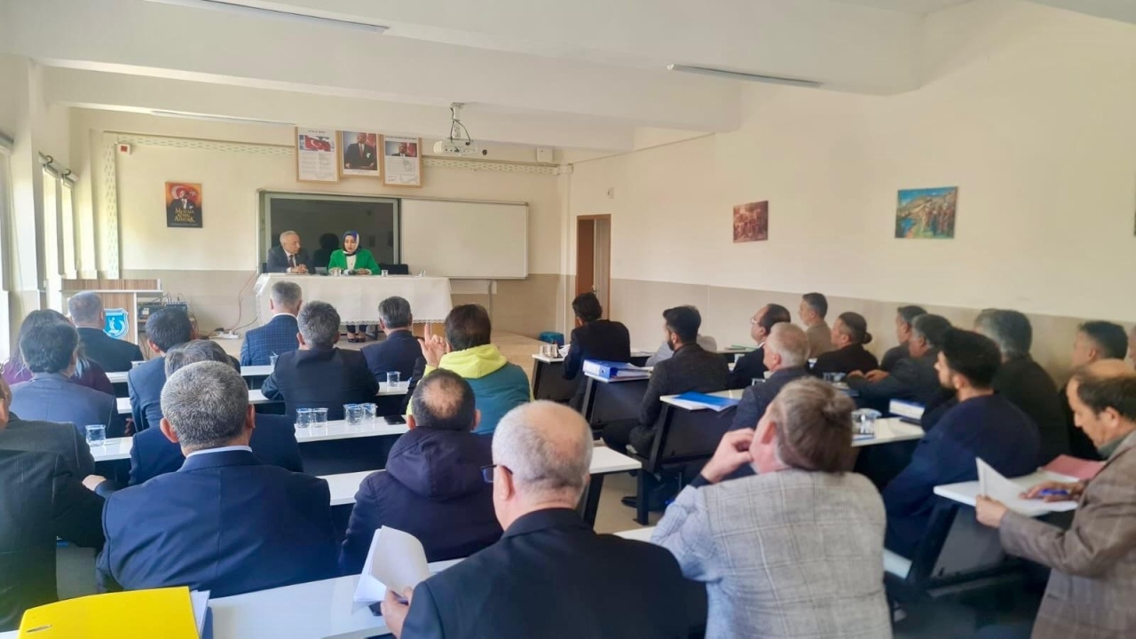 Elif Özbek,  Bor’da Maarif Modeli Toplantısına katıldı