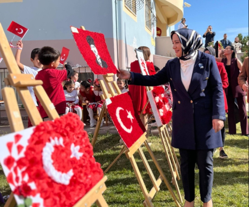 Elif Özbek: Cumhuriyet, Milletimizin Zaferidir