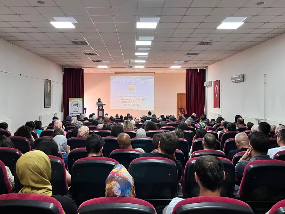 Elif Özbek, Rehber Öğretmenlerle Yıl Sonu Değerlendirme Toplantısında Buluştu