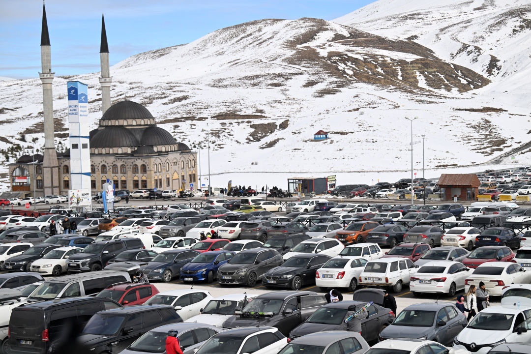 Erciyes'te yarıyıl tatilinin ilk gününde yoğunluk yaşandı