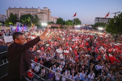 Erhan Adem'den Özgür Özel'e Destek: 2 Kasım Pazar Gününe Cesaretin Var mı?