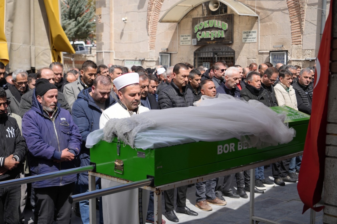 Eşi tarafından öldürülen genç kadın son yolculuğuna uğurlandı