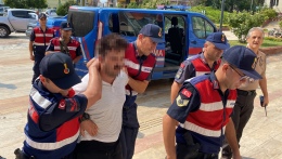 Karısını Boğazından Keserek Öldürdü