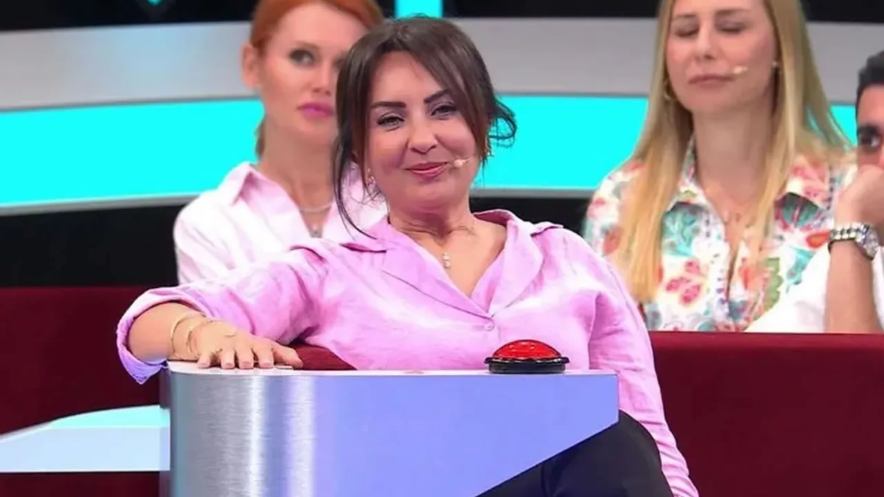 Esra Harmanda Kimdir ve Aslen Nereli? Televizyonun Çok Yönlü İsmi