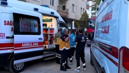 Evde çıkan yangını söndürmek isterken yaşamını yitirdi