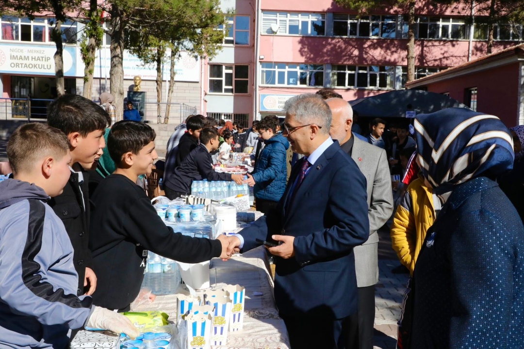 Filistin’deki mazlumlar için kermes düzenlendi