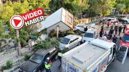  Freni patlayan kamyon 10 araca çarpıp, kanala düştü  