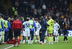 Galatasaray-Adana Demirspor maçı  hakem tarafından ertelendi