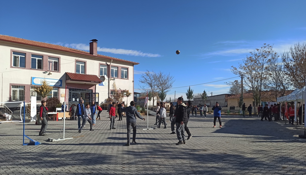 Geleneksel Sokak Oyunları ile Çocuklar Hem Eğlendi Hem Öğrendi